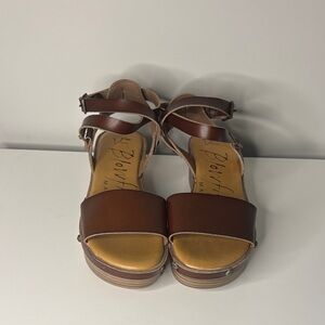 Blowfish Women's Tan and Gold Sandals